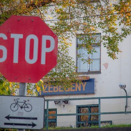 Makvirag Apartmanok Zebegény Zewnętrze zdjęcie