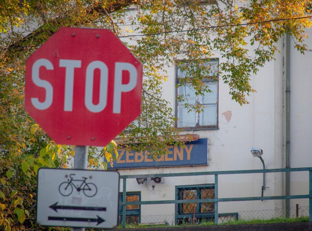 Makvirag Apartmanok Zebegény Zewnętrze zdjęcie